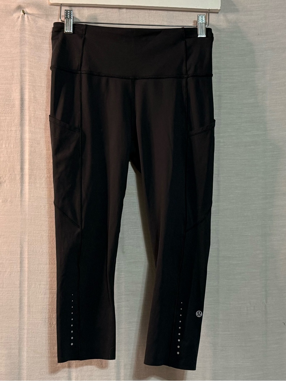 Lululemon Black Cropped Running Leggings Size 6 Reflective Pockets